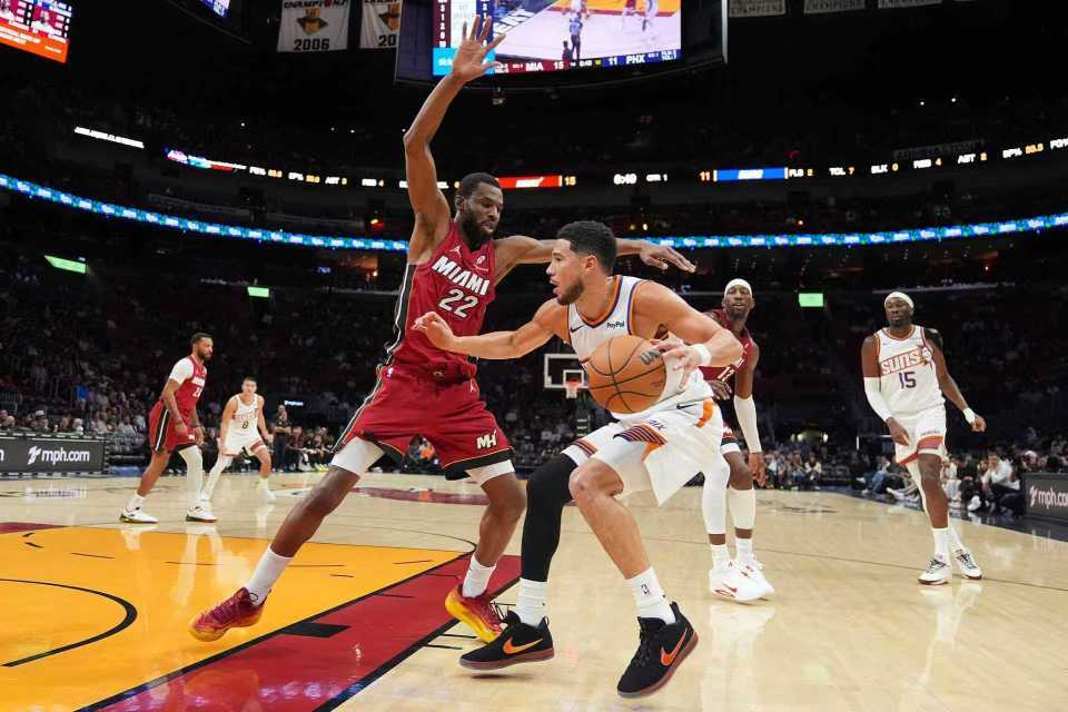 kaiyun-狄龙15T联盟第一濒临禁赛！热火险胜太阳 鲍威尔27分布克24+9+9