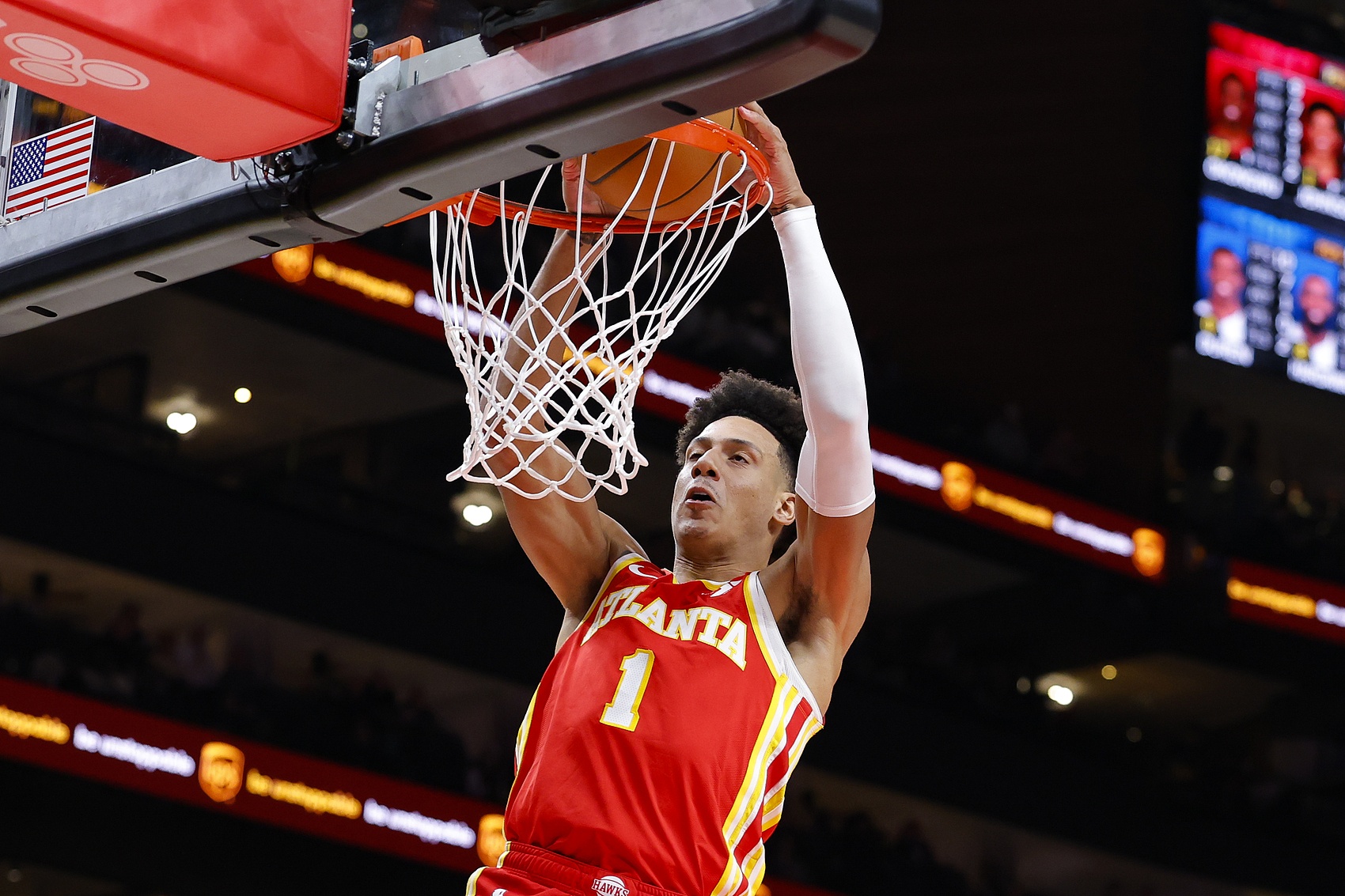 张佳玮：半场单挑库里巴特勒仍是场上最强两人 但新老鹰跑垮勇士