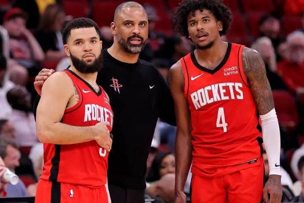 kaiyun-拼抢、撕咬、绞杀！乌杜卡已为勇士布下天罗地网