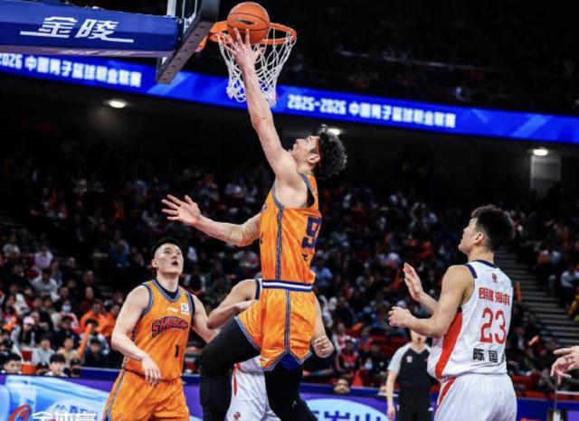 开云app下载-王哲林：十几年生涯达成万分非常开心，希望未来实现更多目标