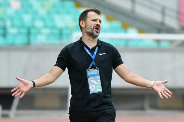 kaiyun-莱科连续借强弱对决大练新丁：我的用人原则看训练