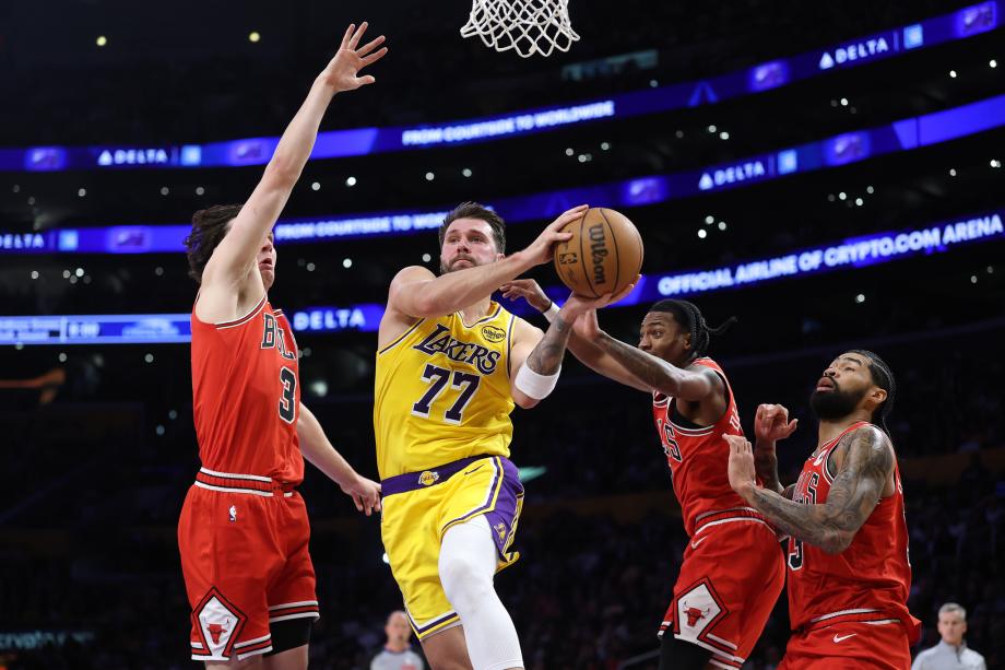 kaiyun-东契奇湖人生涯新高51分10篮板9助攻 湖人力擒公牛